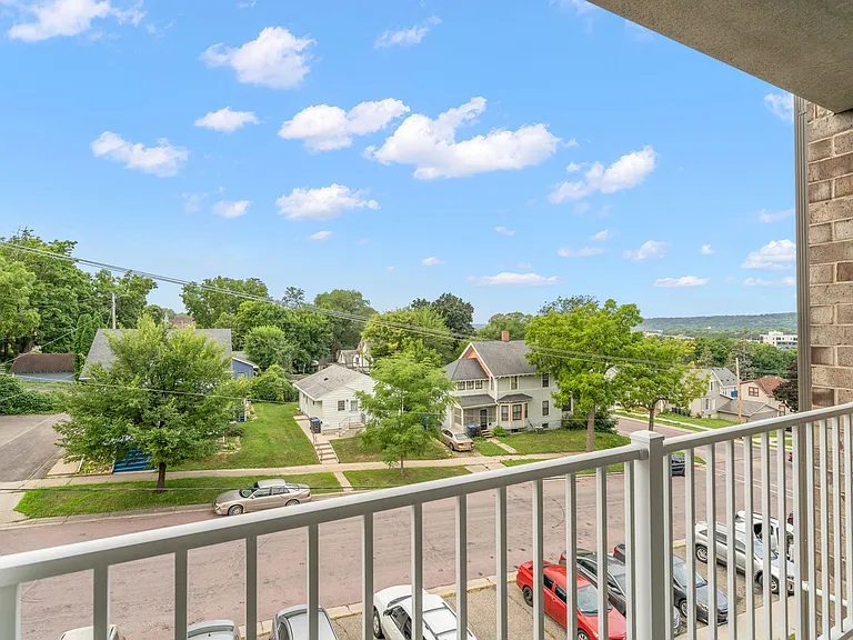 River Bluff Apartments — Photo 7
