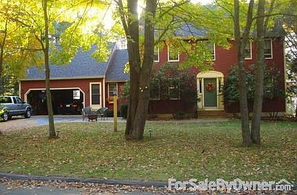 Exterior of front of house
						:
						Dead end cul de sac for kids and their bikes!