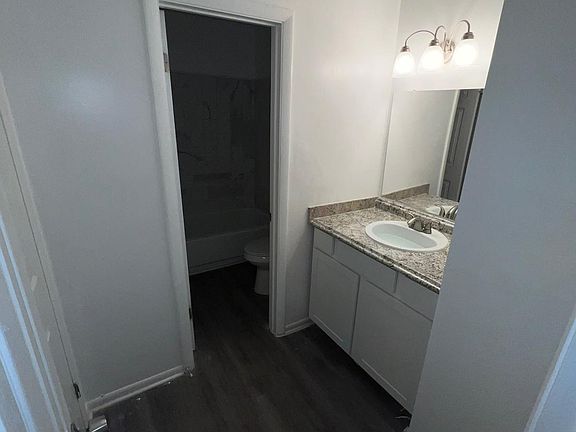 4th image of 317 Country Club Dr