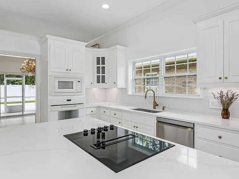 5930 Hermitage Dr — Photo 8