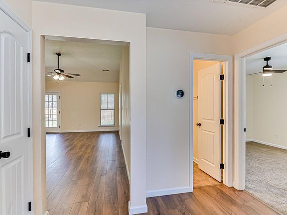 4th image of 934 Arbor Springs Circle