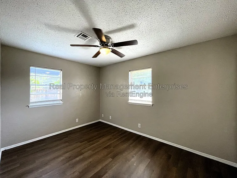 609 S Meadow Ln — Photo 14