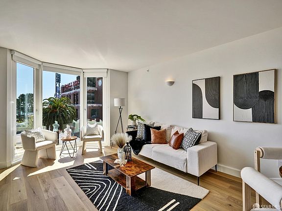 3rd image of 88 King St Unit 402