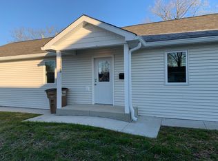 1422 Chestnut St #B, Columbus, IN 47201