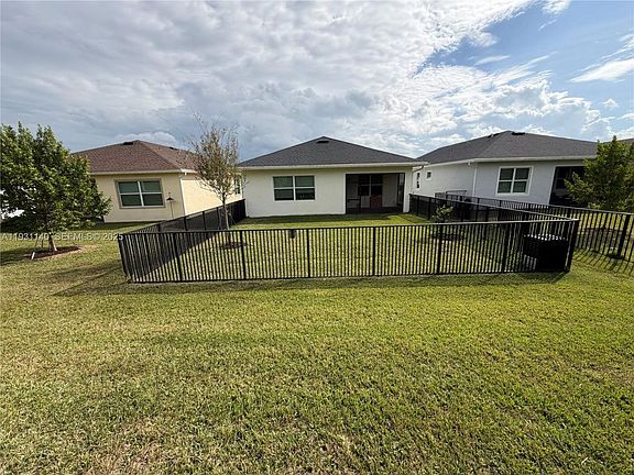 2nd image of 400 SE Mulberry Way #400