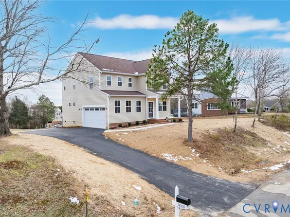 1800 Timberline Dr, Farmville, VA 23901