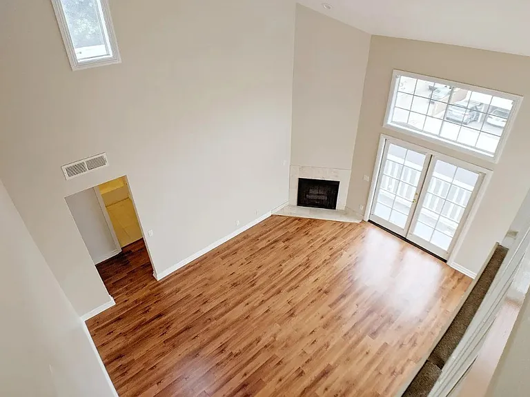 Carmelina Lofts — Photo 17