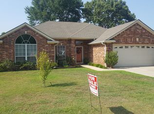 102 Woodbrook Ct, Longview, TX 75604