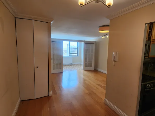 301 East 79th Street image 1 of 16