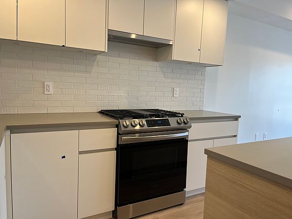2nd image of 8496 120th St