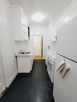 2nd image of 42-25 Layton St Unit 5E