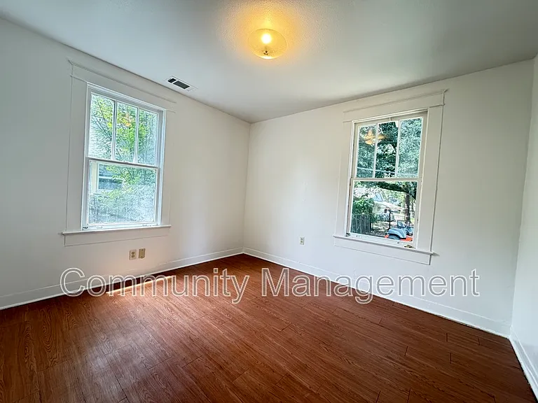 162 Chatsworth St — Photo 6