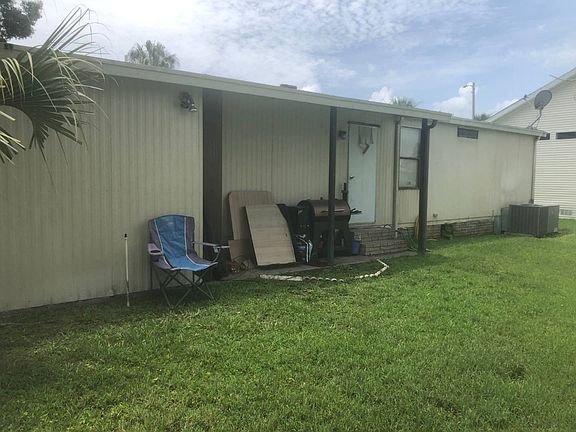 4th image of 582 Country Meadows Blvd