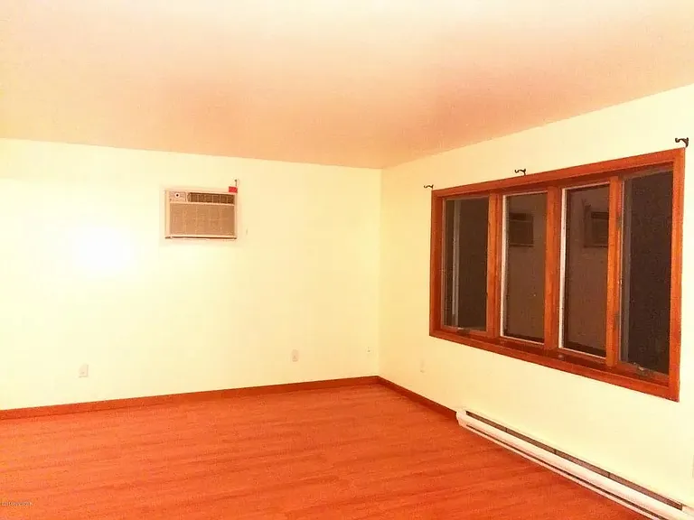 767 Rosewood Rd E — Photo 8