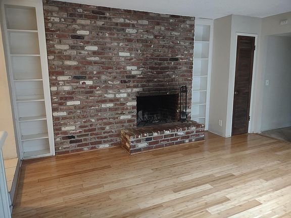 2nd image of 217 25th St