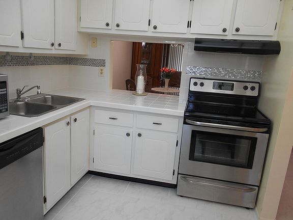 3rd image of 313 Golden River Drive #313