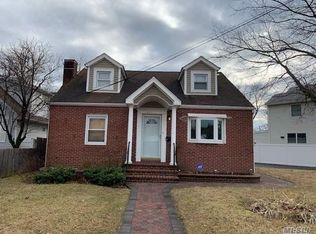 461 Sigmond St, Freeport, NY 11520
