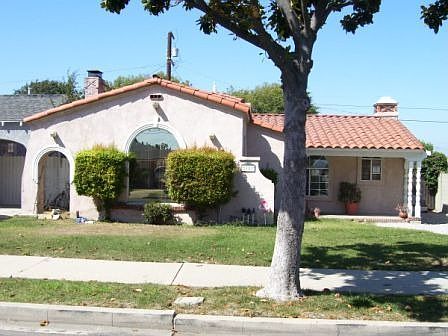 1st image of 2701 W 81st St