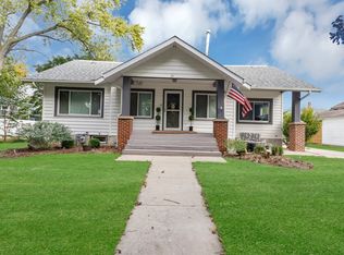 21 McKinley Ave, Geneva, IL 60134