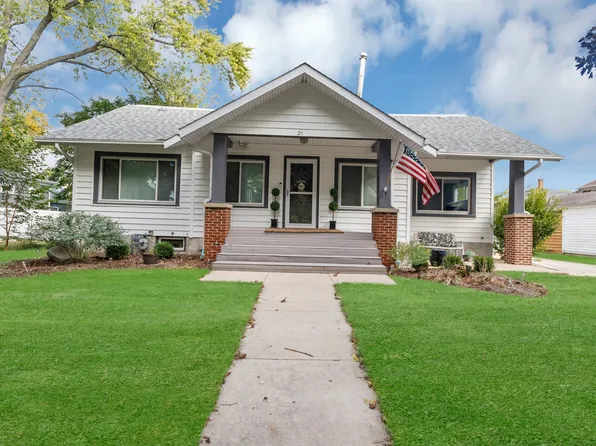 21 McKinley Ave, Geneva, IL 60134