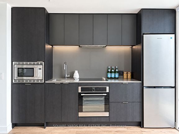 4th image of 3009 Novar Rd #420