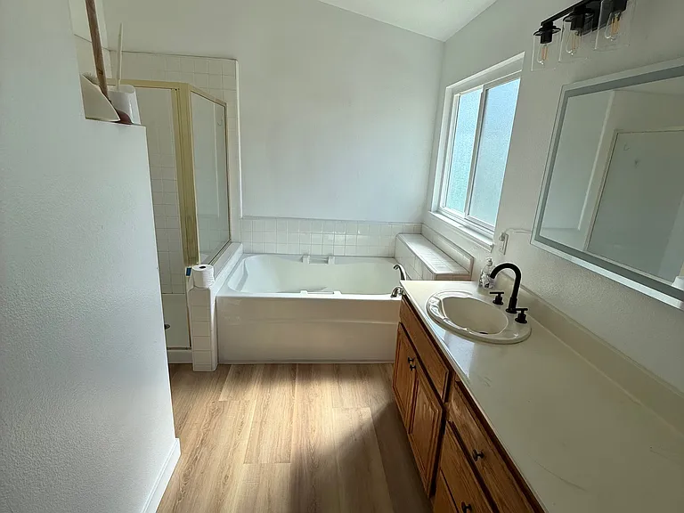 711 Canterbury Cir — Photo 19