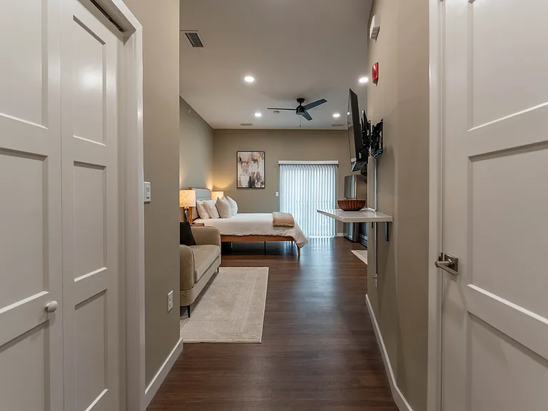 1364 E Battlefield Rd — Photo 53
