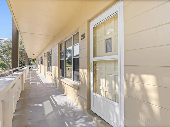 2416 World Parkway Blvd APT 26, Clearwater, FL 33763