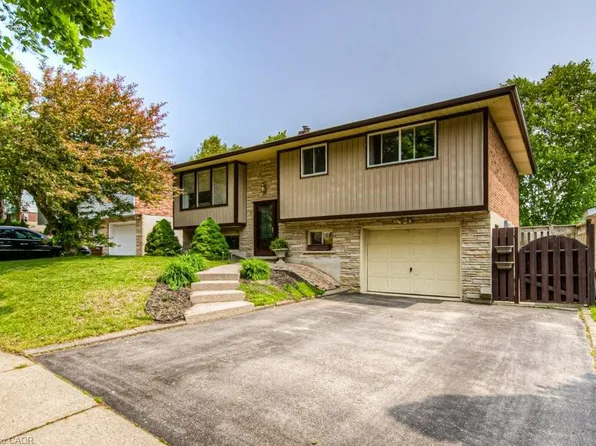 11 Coach Hill Dr, Kitchener, ON N2E 1N7