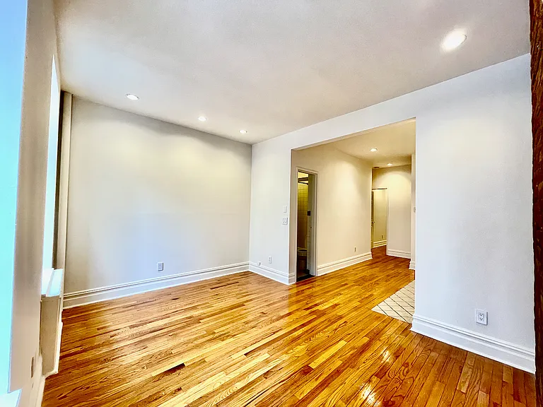 328 E 34th St #B2 — Photo 4