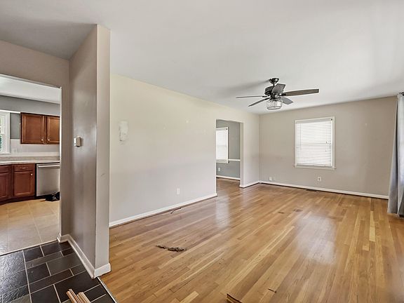3rd image of 400 Hiawatha Trl