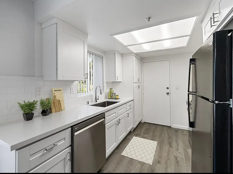 615 N. Juanita Ave — Photo 33