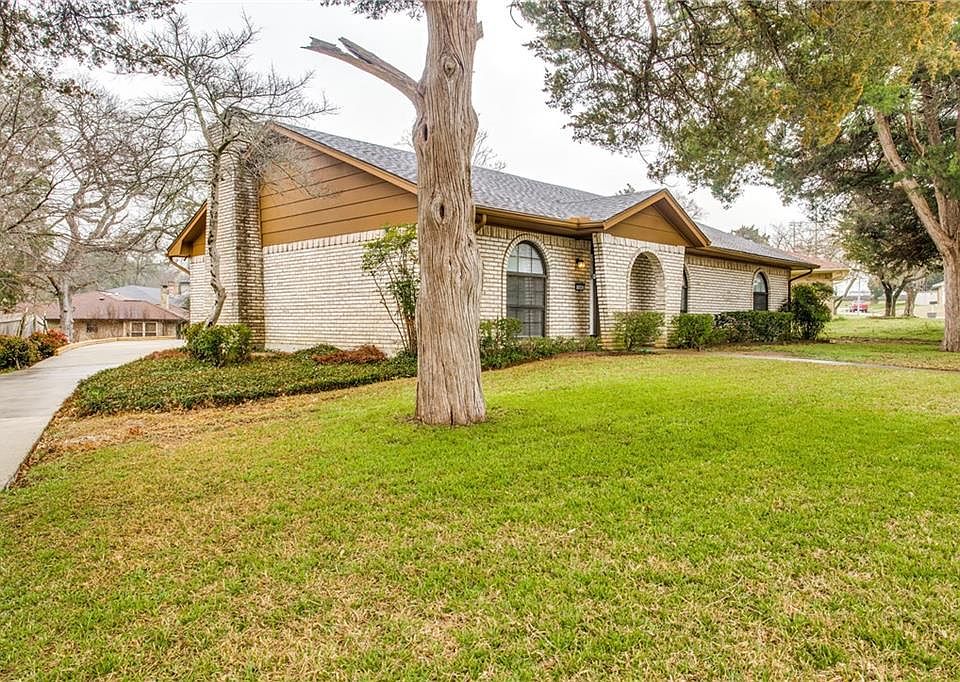 1st image of 304 Brookwood Dr