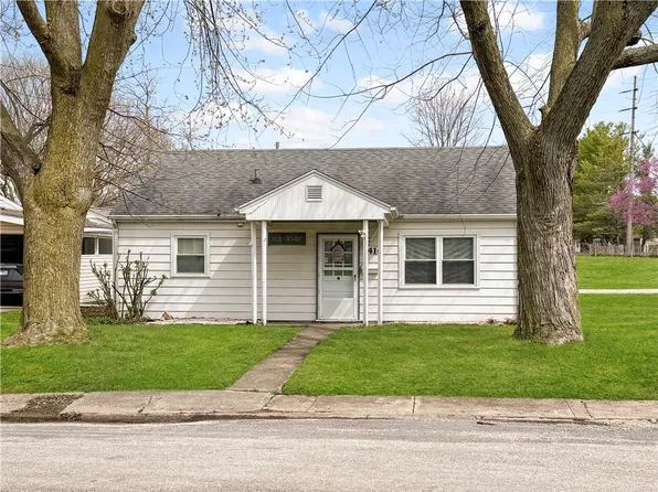 1416 S Lawn Dr, Mattoon, IL 61938