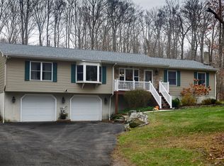 36 Solitude Dr, Moscow, PA 18444