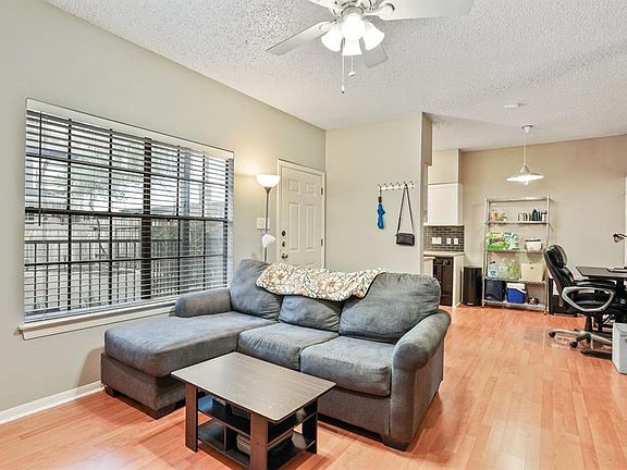 3rd image of 203 E 31st St APT 102