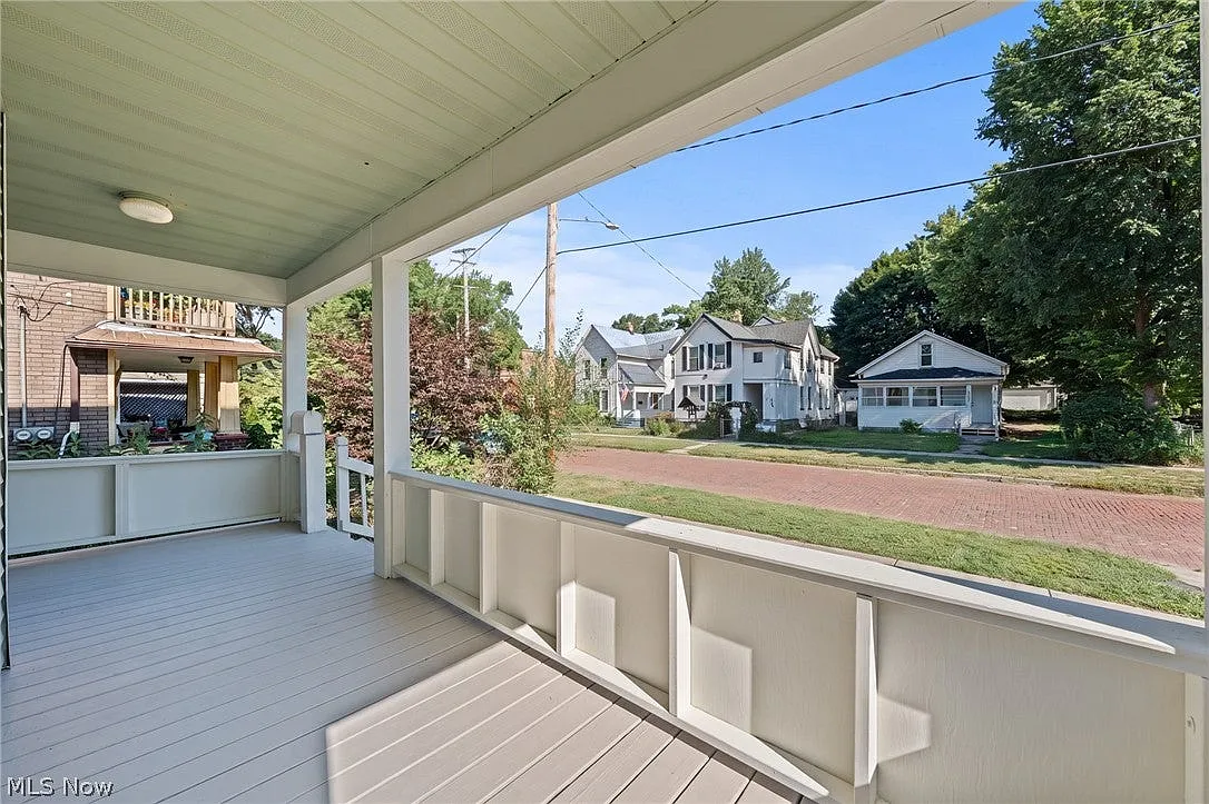 4 bed, 1970 sqft, $3,500 — Photo 2
