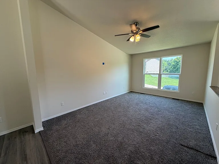 923 Foster Ct — Photo 7