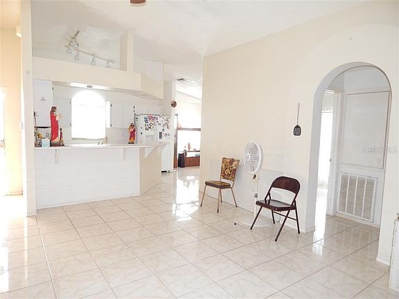 4th image of 825 Hunt Dr