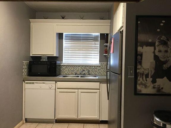 2nd image of 1802 Lilac Dr