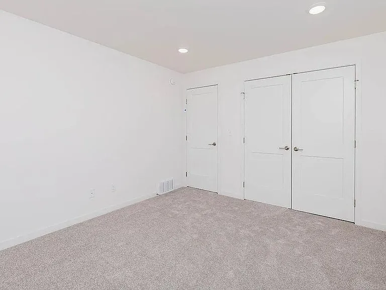 1521 Keystone Cir NE — Photo 32