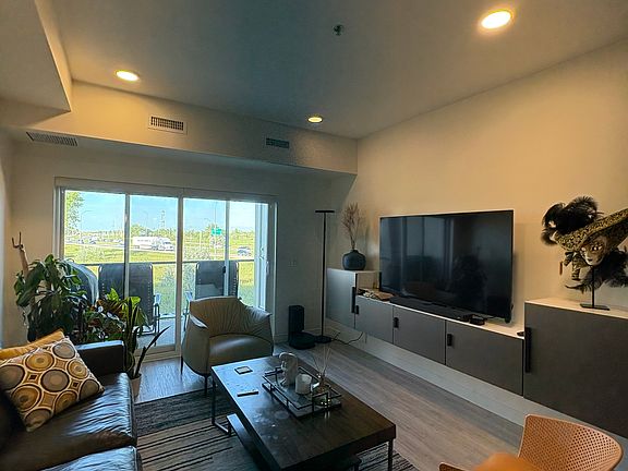 3rd image of 1505 Molson St #227