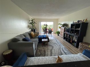 492 NW 165th Street Rd APT C609, Miami, FL 33169