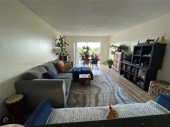 492 NW 165th Street Rd APT C609, Miami, FL 33169