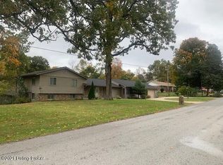 779 Sunset Dr, Radcliff, KY 40160