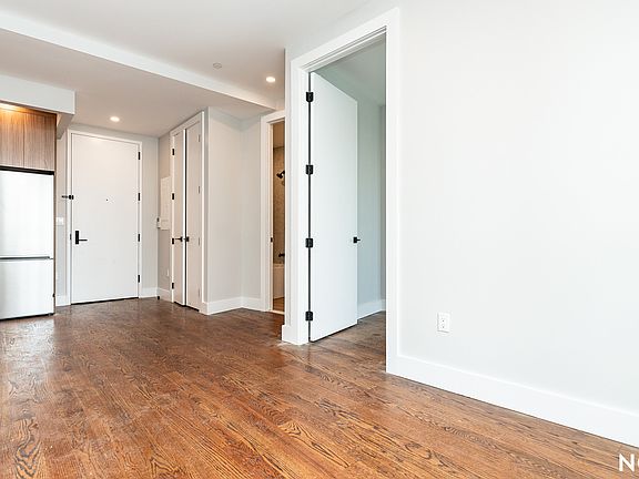 5th image of 31-61 Vernon Blvd #8I