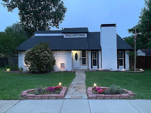 1st image of 250 Edgewood Dr