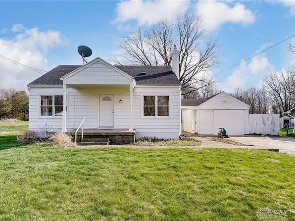 297 Andrews Ln, New Carlisle, OH 45344