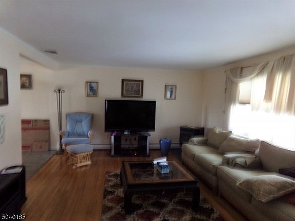 3rd image of 1 Emmans Ln