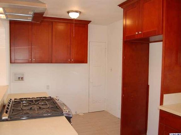5th image of 2011 N Hicks Ave